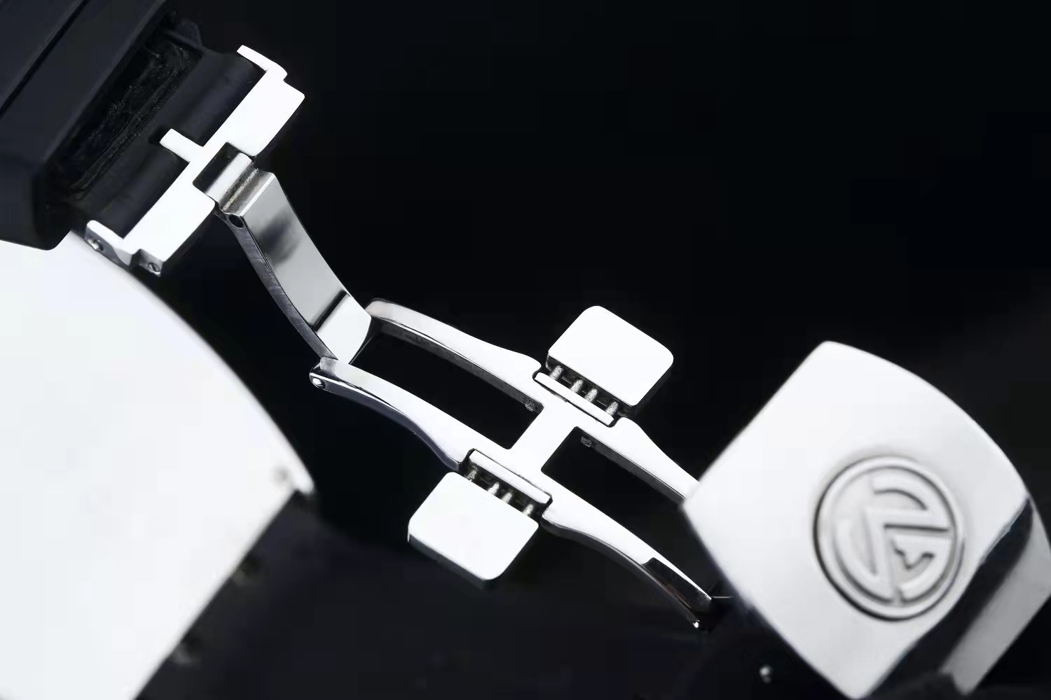 腾龙公司在线客服【微信-3362996】腾龙网络科技有限公司，为一家专业的成都网站建设公司，基于以互联网开发设计为主的专业型网络技术公司，是专业从事网站建设、网站开发、软件开发、网页设计、Flash动画、平面广告设计、多媒体设计、SEO等业务的互联网应用服务商