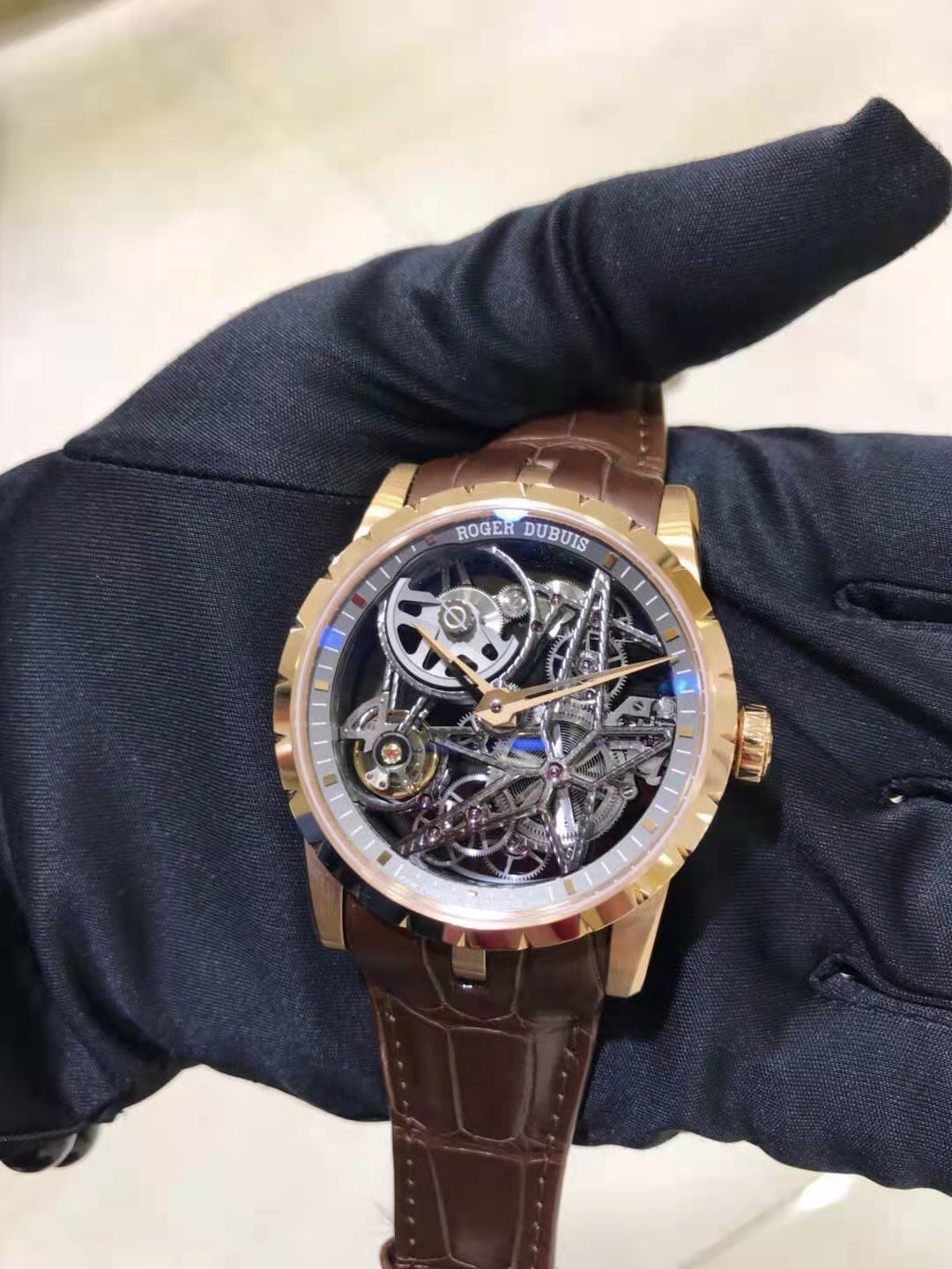 腾龙公司在线客服【微信-3362996】腾龙网络科技有限公司，为一家专业的成都网站建设公司，基于以互联网开发设计为主的专业型网络技术公司，是专业从事网站建设、网站开发、软件开发、网页设计、Flash动画、平面广告设计、多媒体设计、SEO等业务的互联网应用服务商