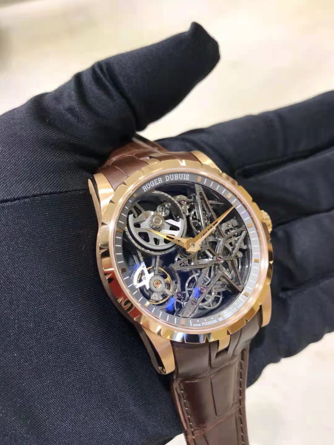 腾龙公司在线客服【微信-3362996】腾龙网络科技有限公司，为一家专业的成都网站建设公司，基于以互联网开发设计为主的专业型网络技术公司，是专业从事网站建设、网站开发、软件开发、网页设计、Flash动画、平面广告设计、多媒体设计、SEO等业务的互联网应用服务商